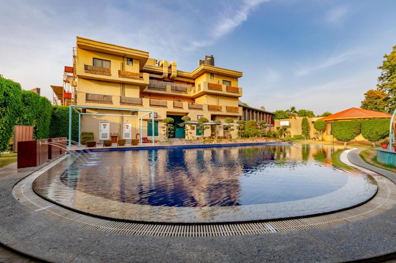 Downtown Resorts Nh8 Dhāruhera Exterior foto