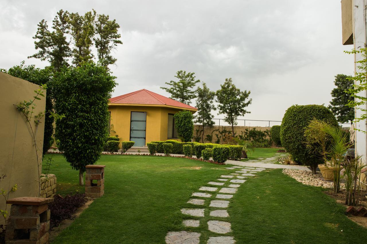 Downtown Resorts Nh8 Dhāruhera Exterior foto